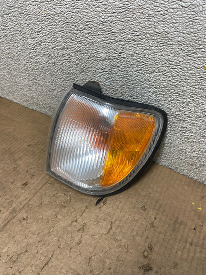 1999-2004 Nissan Pathfinder Front Left Driver Turn Signal Oem AA8204 DW1