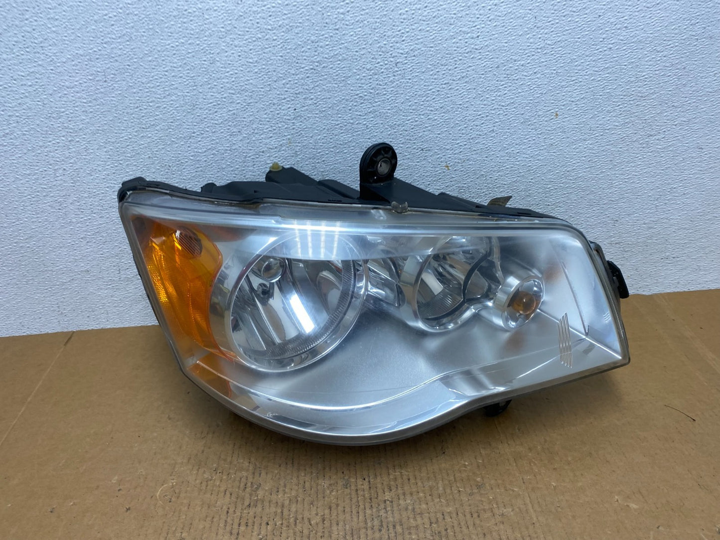 2011 to 2016 Chrysler Town and Country Right Passenger Headlight AE0460 DW0