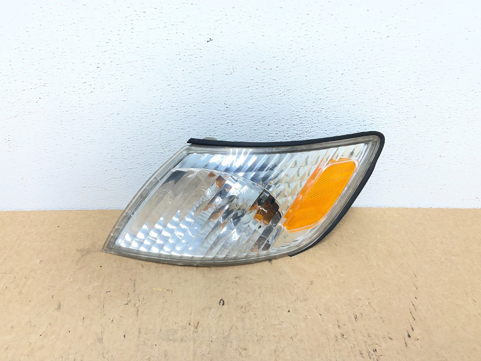 2000 to 2001 Lexus ES300 Left Driver LH Side Turn Signal AC1631 DW0
