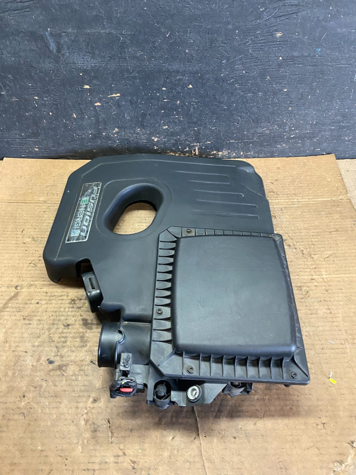 2013 to 2020 Ford Fusion Engine Motor Cover Shield  Black q8606 DG2