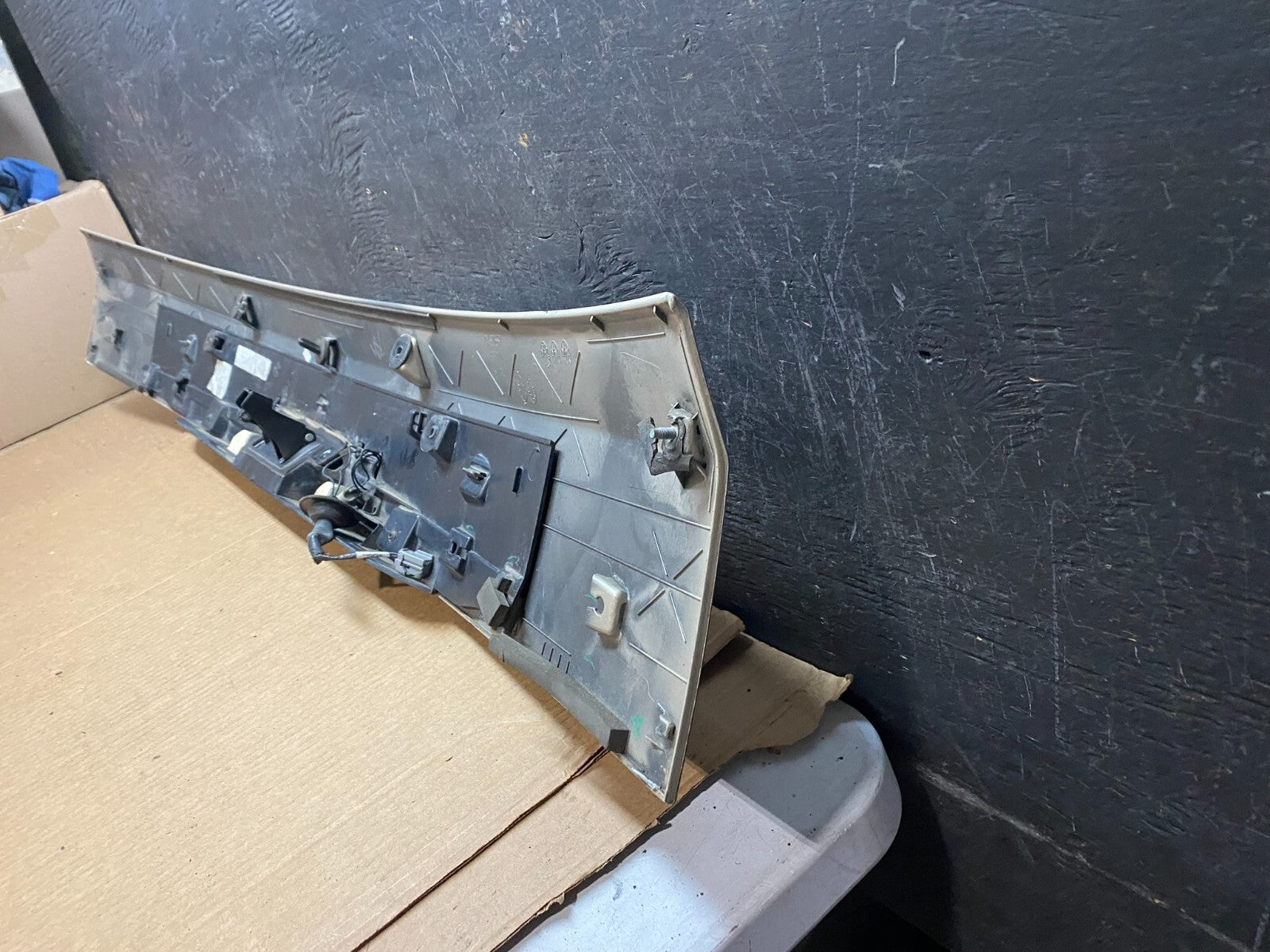 2011 to 2018 Dodge Grand Caravan Tail Gate Trim Molding W/O Camera OEM G5597 PS8