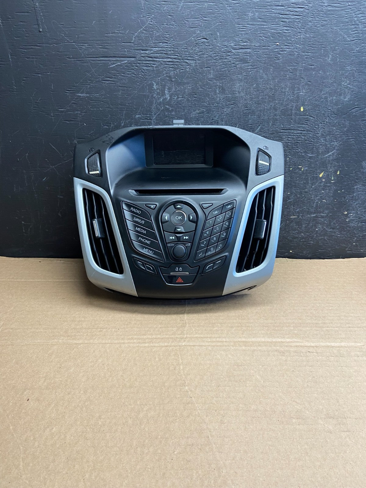 2013 to 2014 Ford Focus Center Radio Stereo Control Unit Trim AF2402 DG0