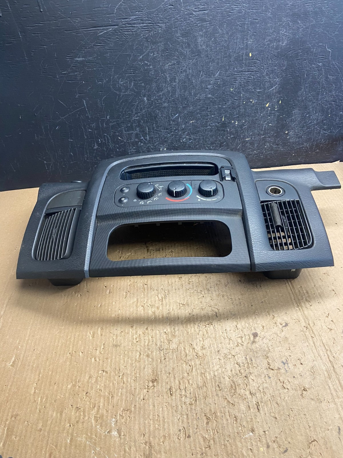 2002 to 2005 Dodge Ram Radio Climate Control Dash Air Vent Bezel Trim AF1521 DG3