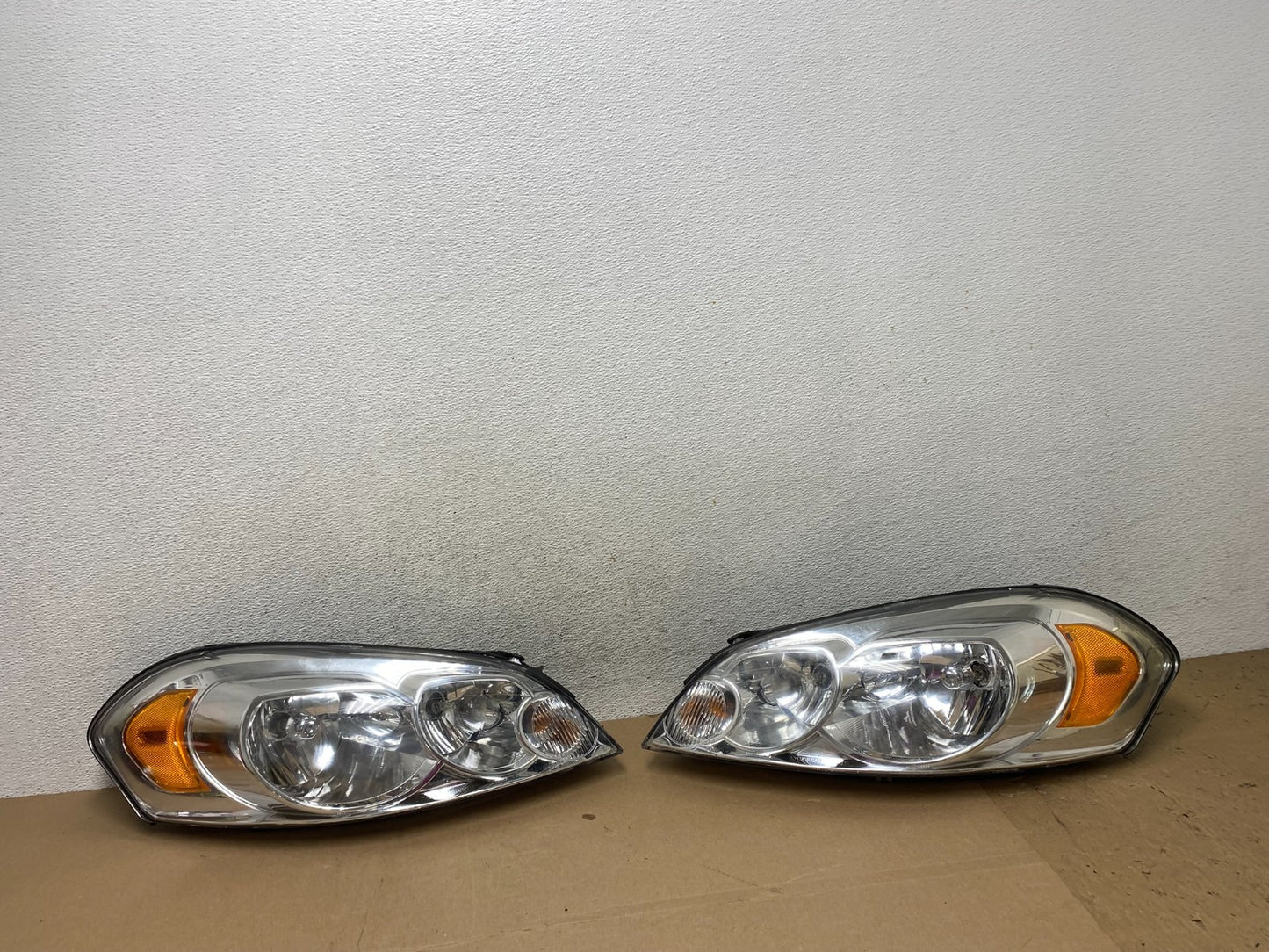 2006 - 2013 Chevrolet Impala Left+Right Set Headlights Halogen AF4370 DW0