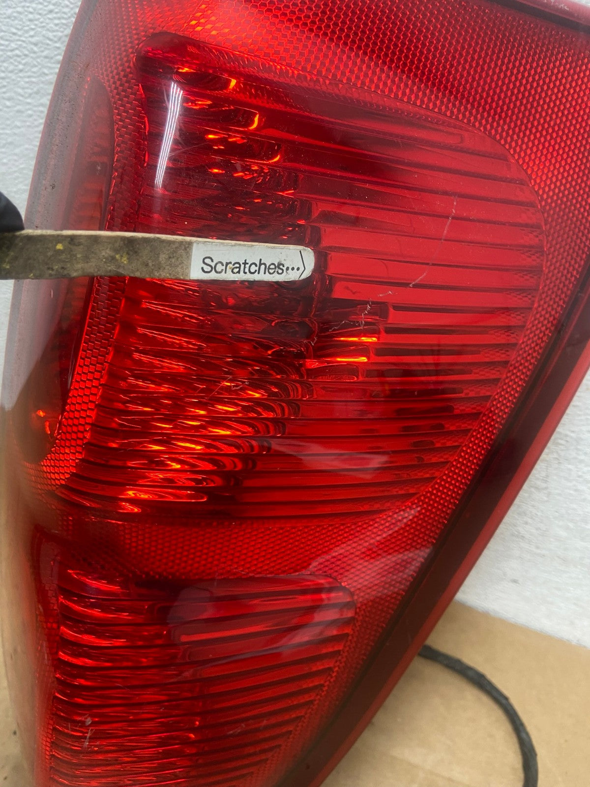 2002 - 2006 Chevrolet Avalanche Right Passenger Rh Side Tail Light AD5211 LK3