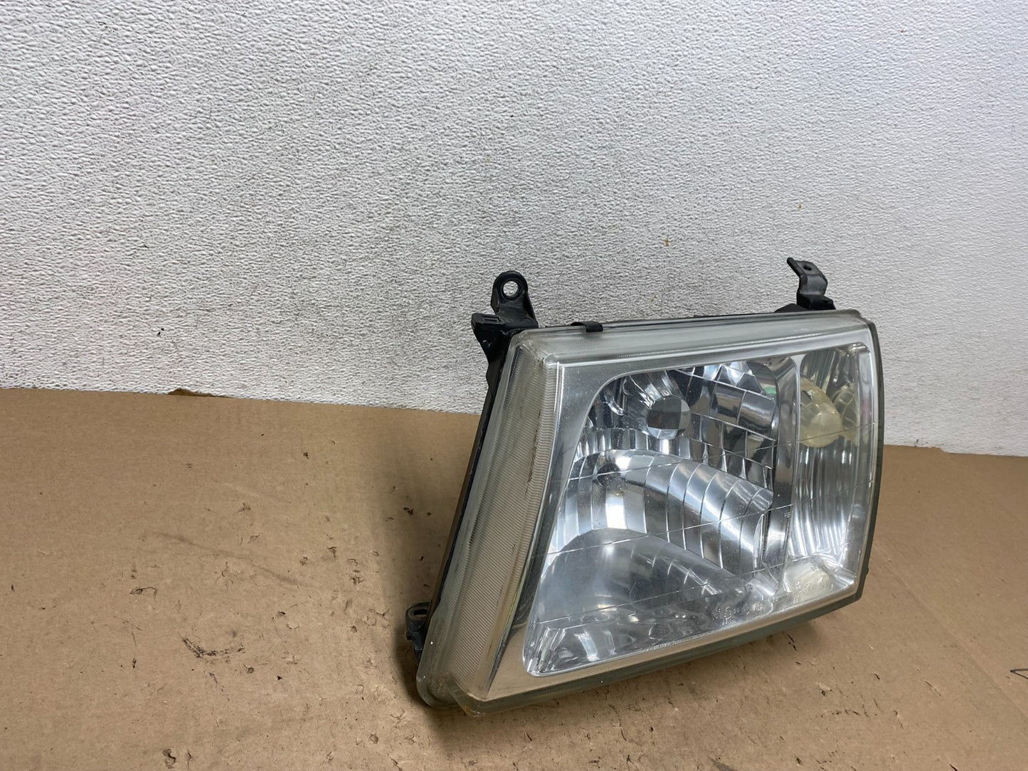 1998 to 2005 Toyota Land Cruiser Left Driver LH Headlight Halogen AG4414 DG2