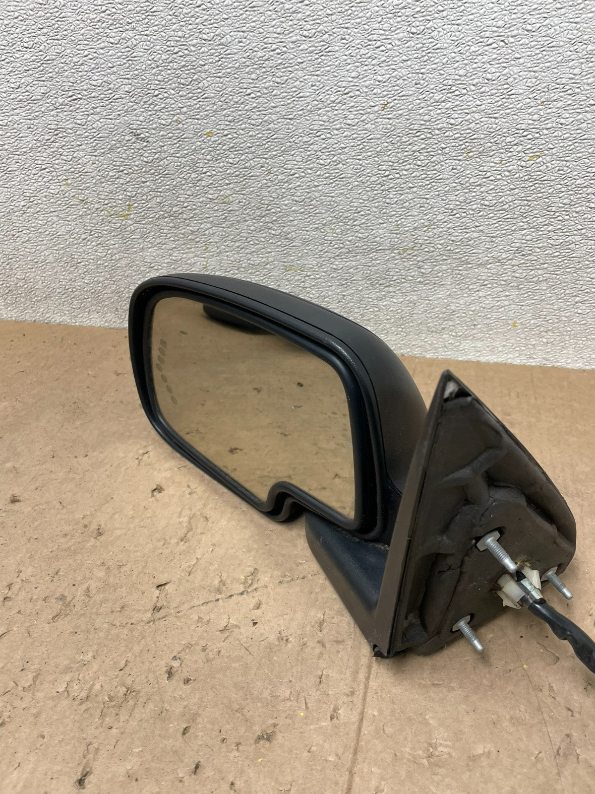 1999-2006 Chevrolet Silverado Suburban Turn Sgn Left Driver Mirror OEM W8910 DW6