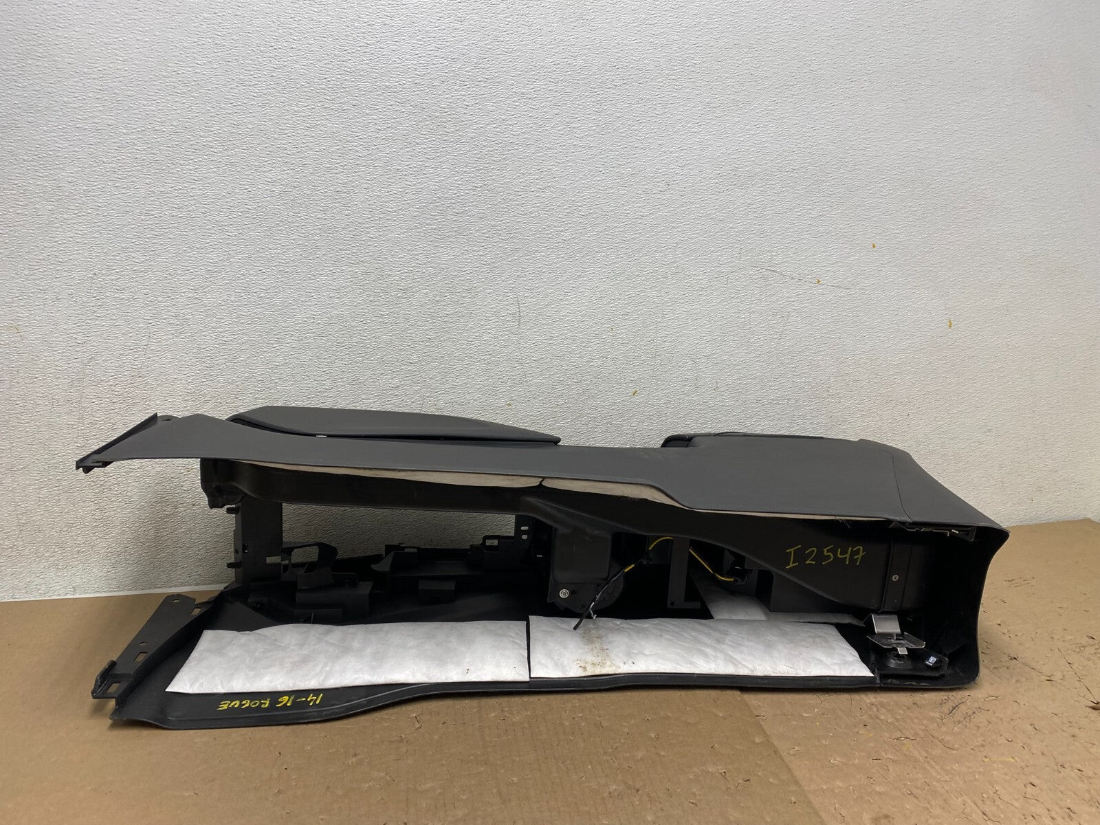 2014-2016 Nissan Rogue Center Console Arm Dual Cup Holder Bezel  I2547 DG16