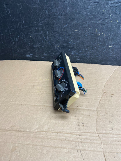 1999 to 2002 Chevrolet Silverado HVAC Heater Climate Control Module AF1885 DG2