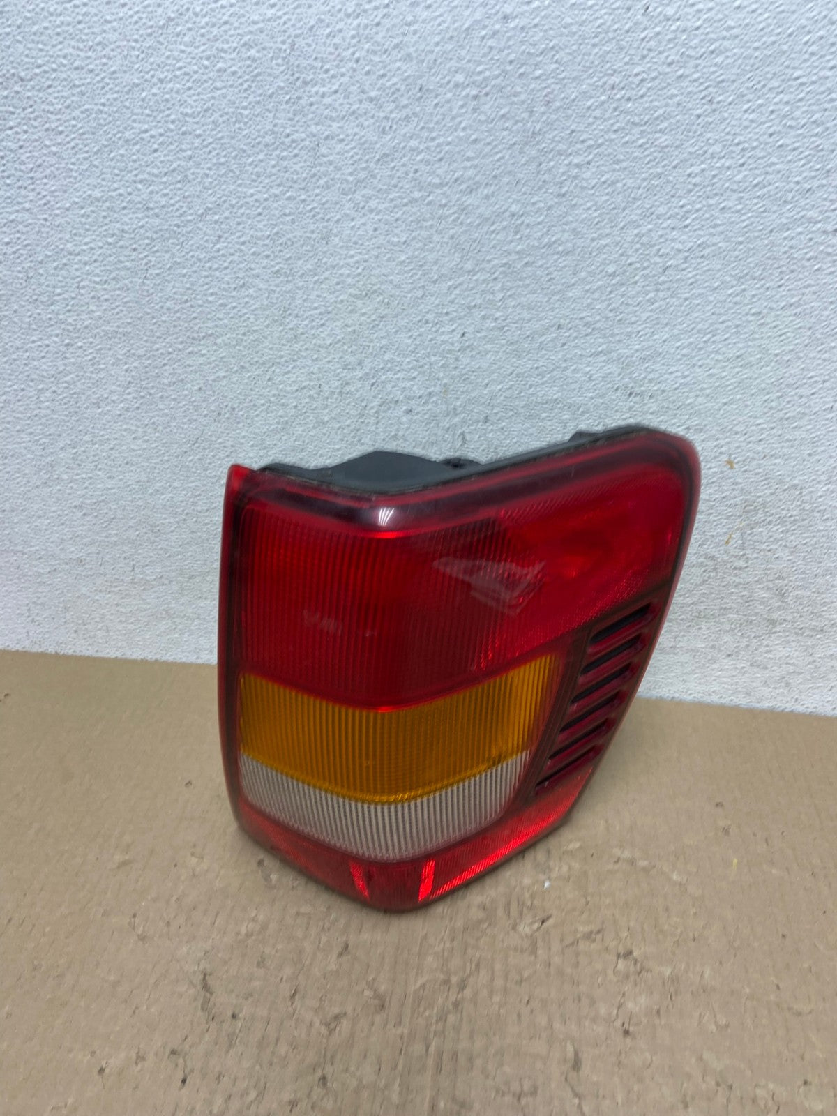1999-2004 Jeep Grand Cherokee WJ Right Passenger Rh Tail Light AE9835 LK0