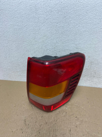 1999-2004 Jeep Grand Cherokee WJ Right Passenger Rh Tail Light AE9835 LK0