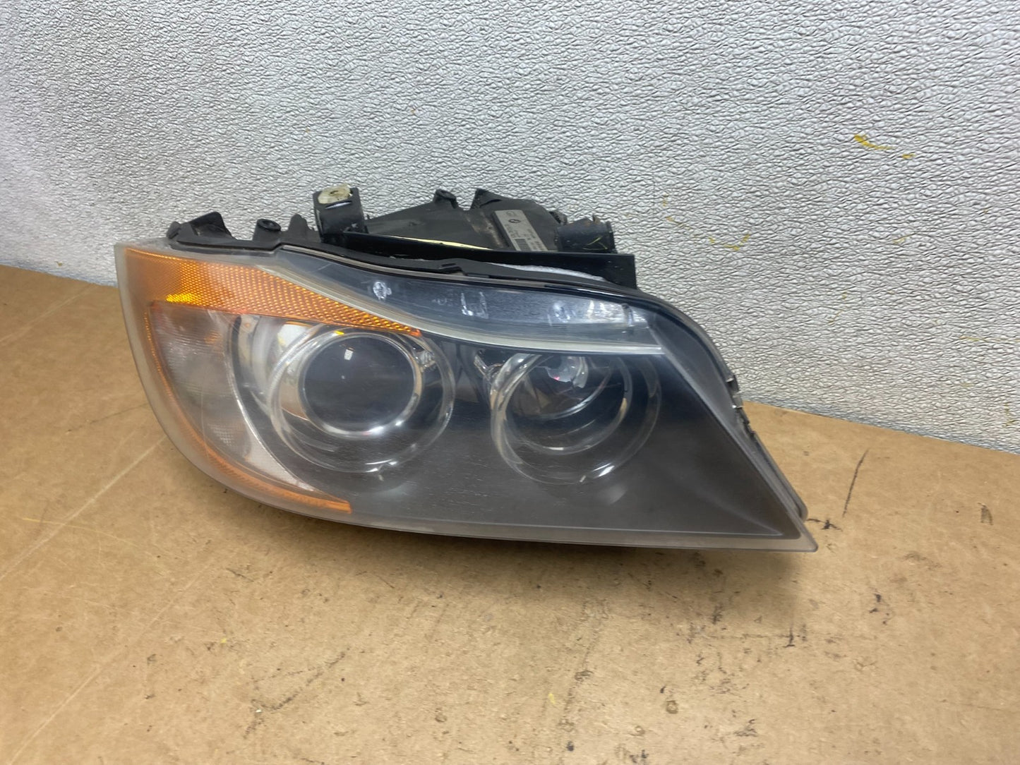 Xenon HID AFS 2006 to 2008 BMW 3 Series Headlight Right Passenger Side OEM X67301