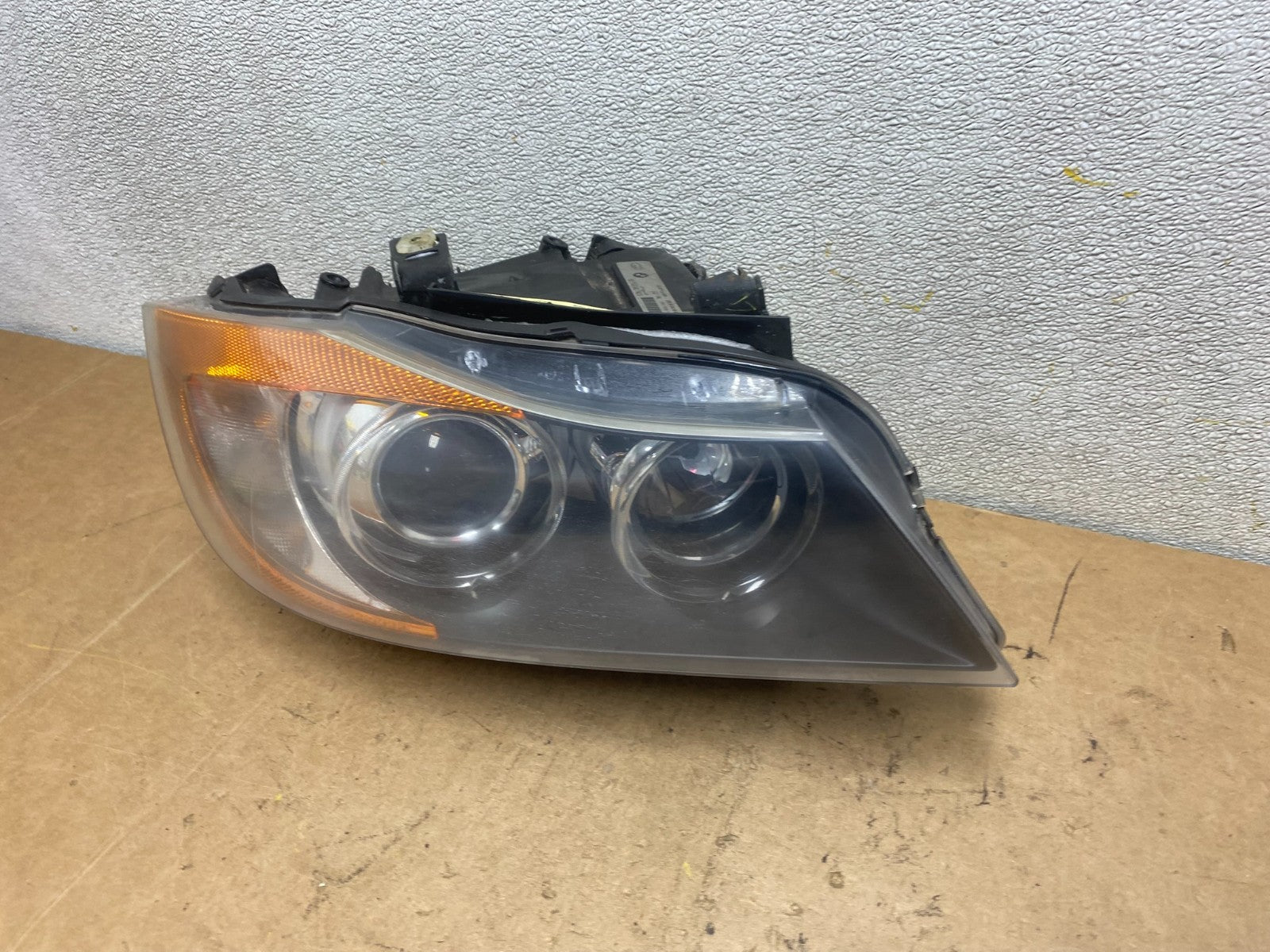 Xenon HID AFS 2006 to 2008 BMW 3 Series Headlight Right Passenger Side OEM X67301