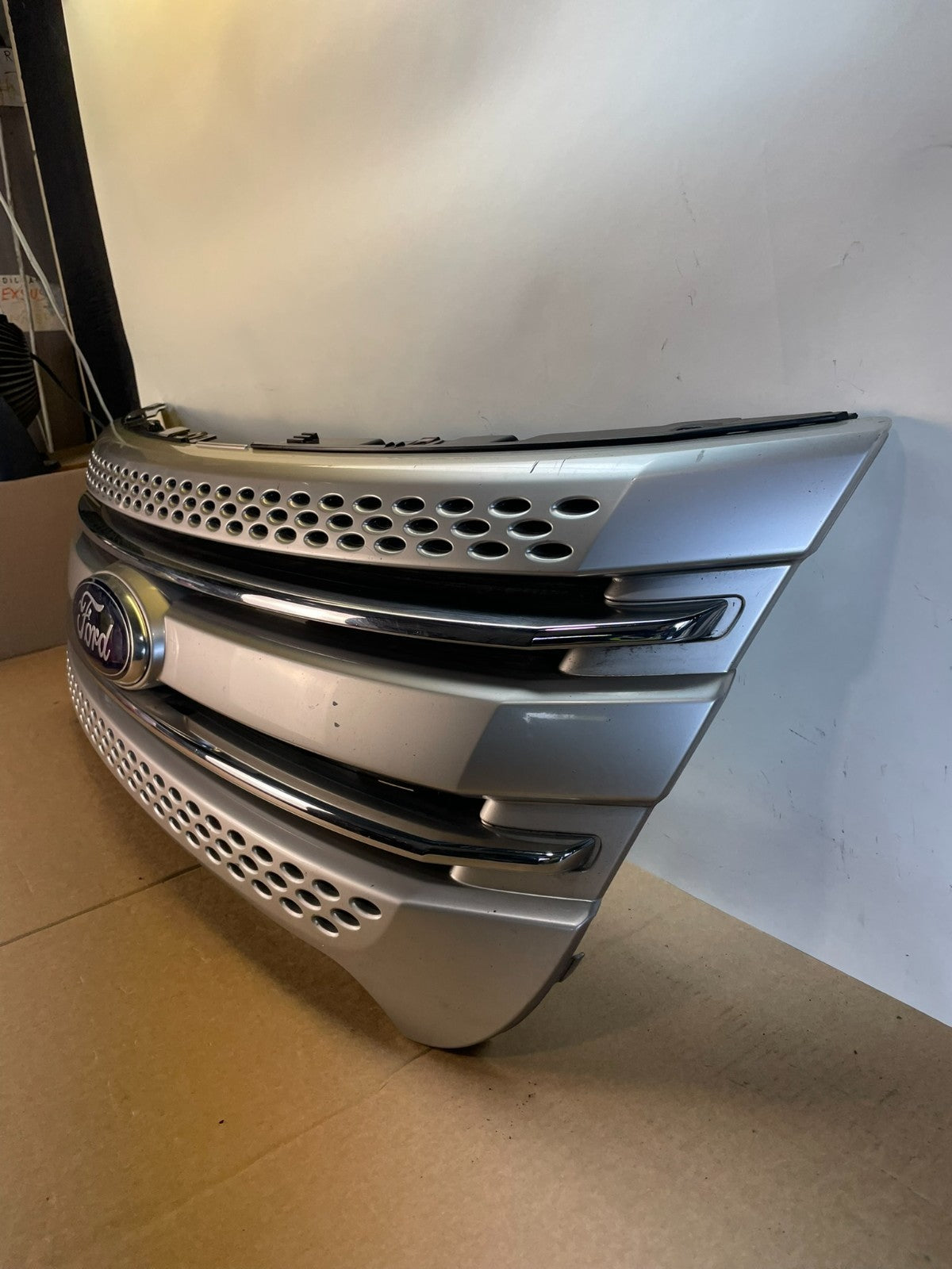 2011 to 2015 Ford Explorer Upper Front Grill Grille ah6082 DG1