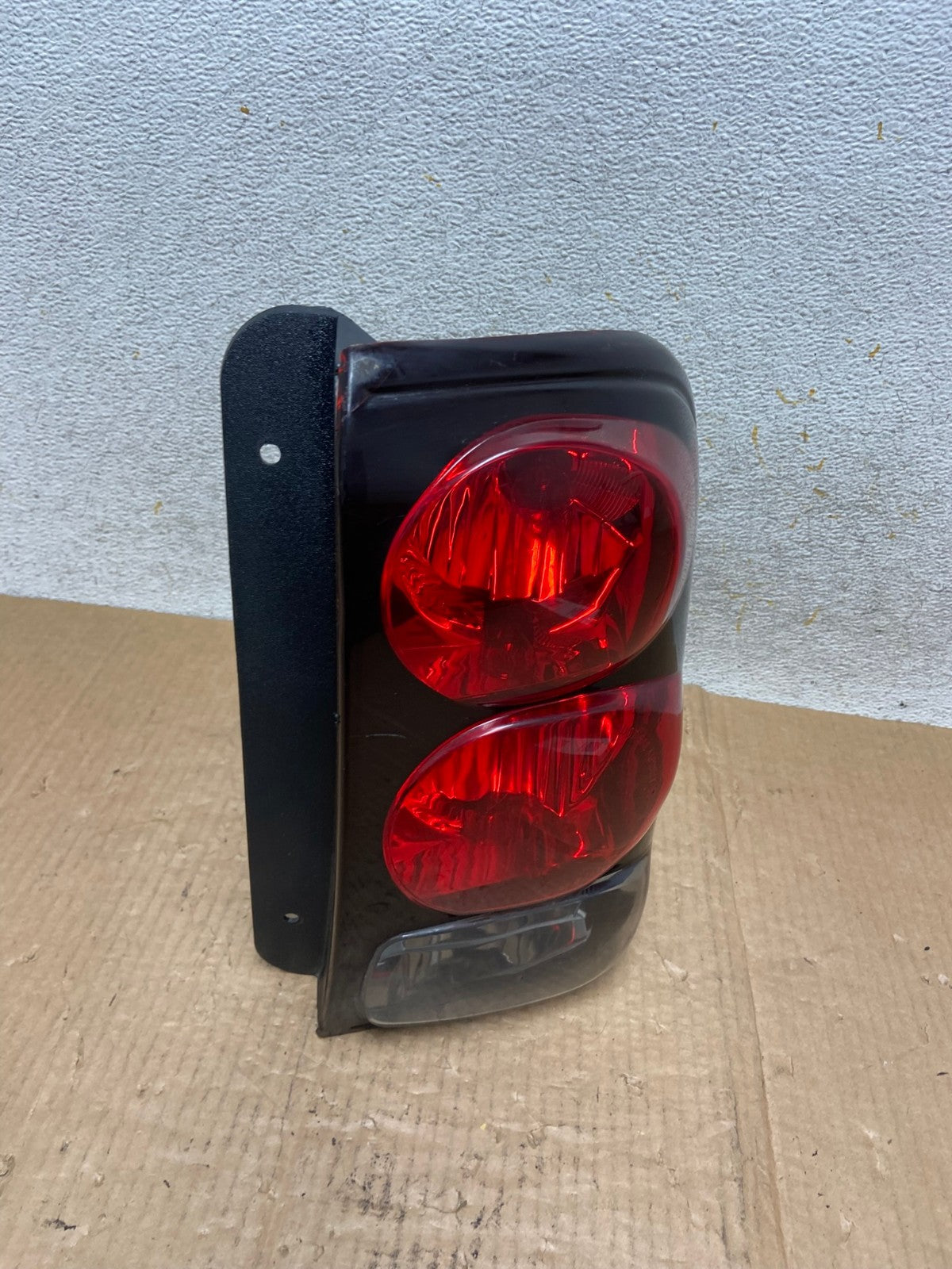 2002 to 2009 Chevrolet Trailblazer Right Passenger Rh Tail Light AI6590 LK2