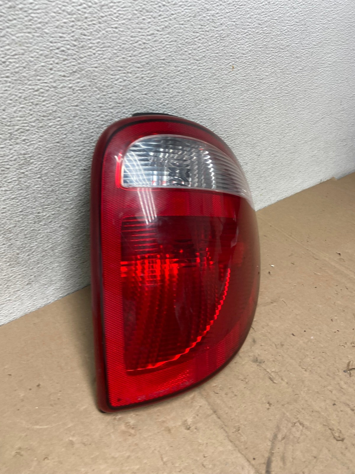 2004 - 2007 Dodge Grand Caravan Right Passenger Side Tail Light AG5420 LK1