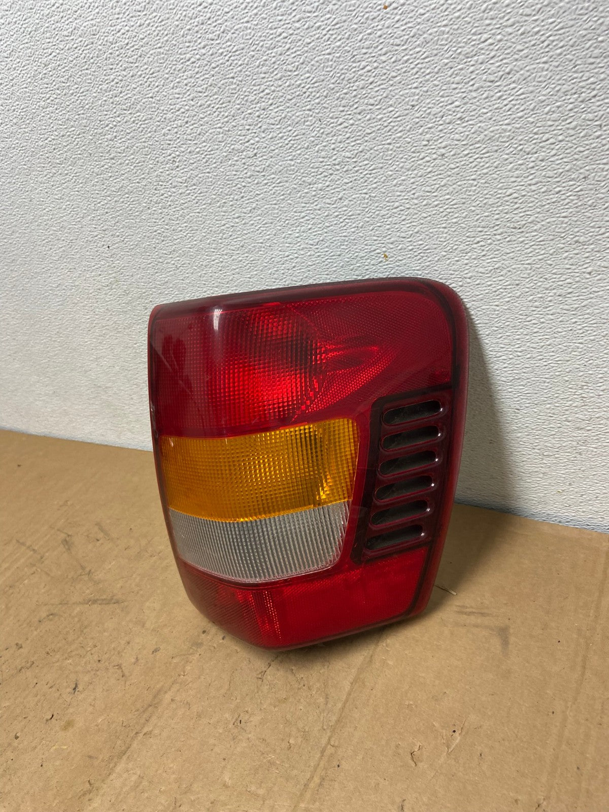 1999-2004 Jeep Grand Cherokee WJ Right Passenger Side Rh Tail Light AC8653 LK1