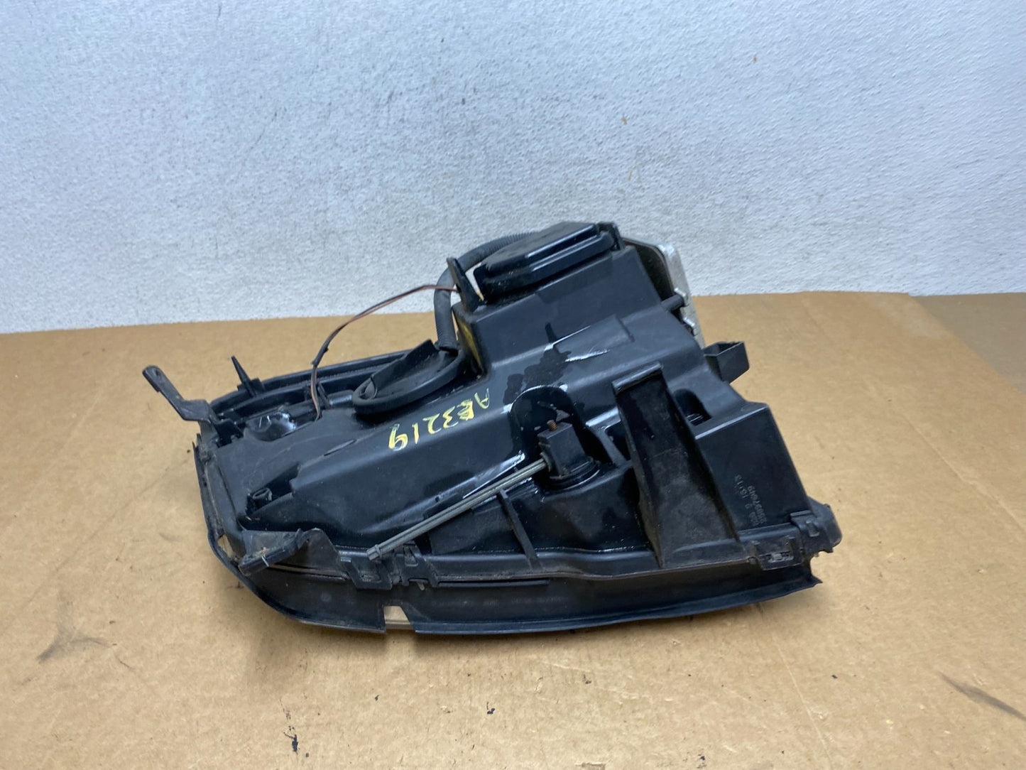 2007 - 2014 Cadillac Escalade Right Passenger Side Xenon HID Headlight AE3219 DW6