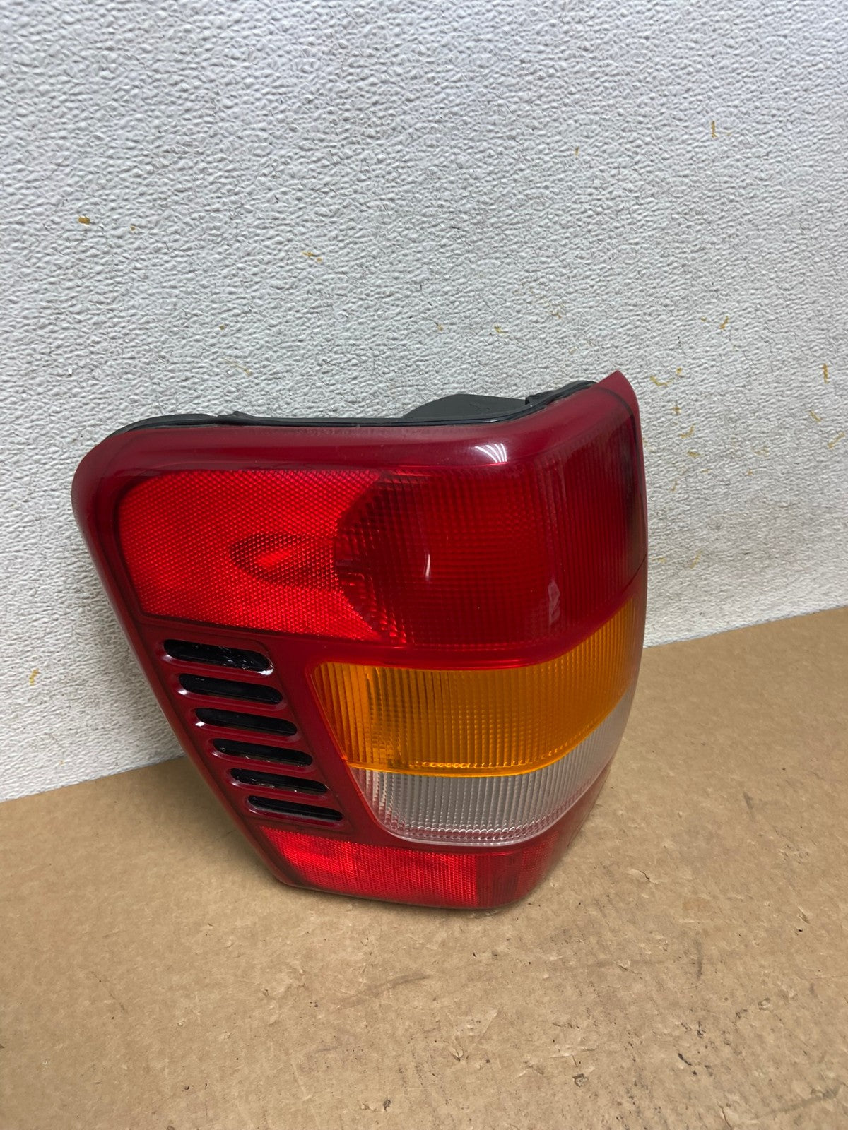 1999 - 2004 Jeep Grand Cherokee WJ Left Driver Lh Tail Light AI3429 LK2