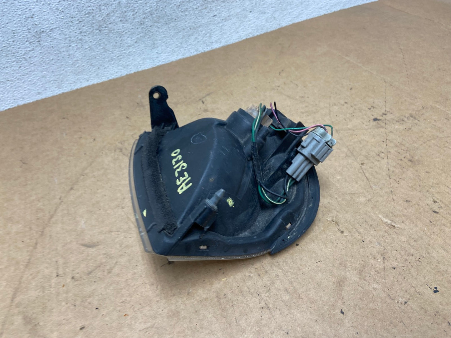 1999 to 2004 Nissan Pathfinder Right Corner Park Light Turn Signal AE3130 LK7