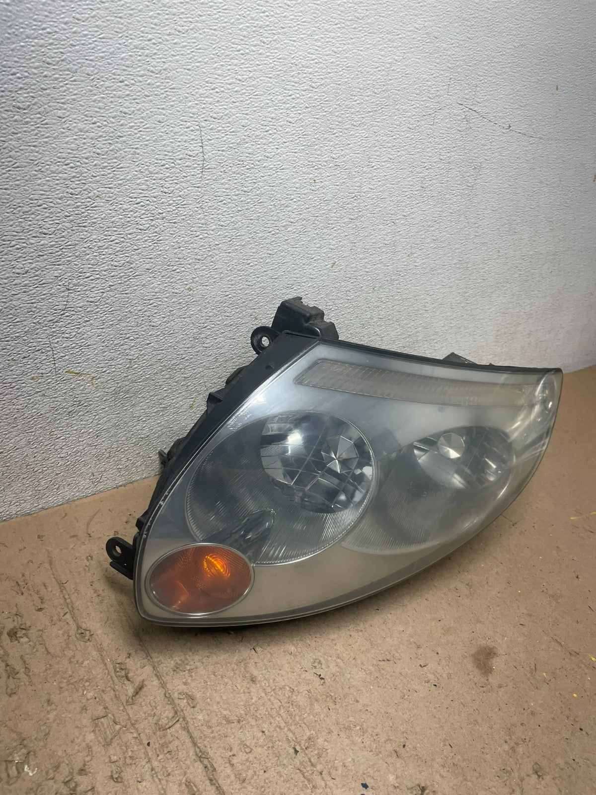 2003 - 2005 Infiniti G35 Coupe Headlight Right Passenger Xenon HID Q6516 DW2