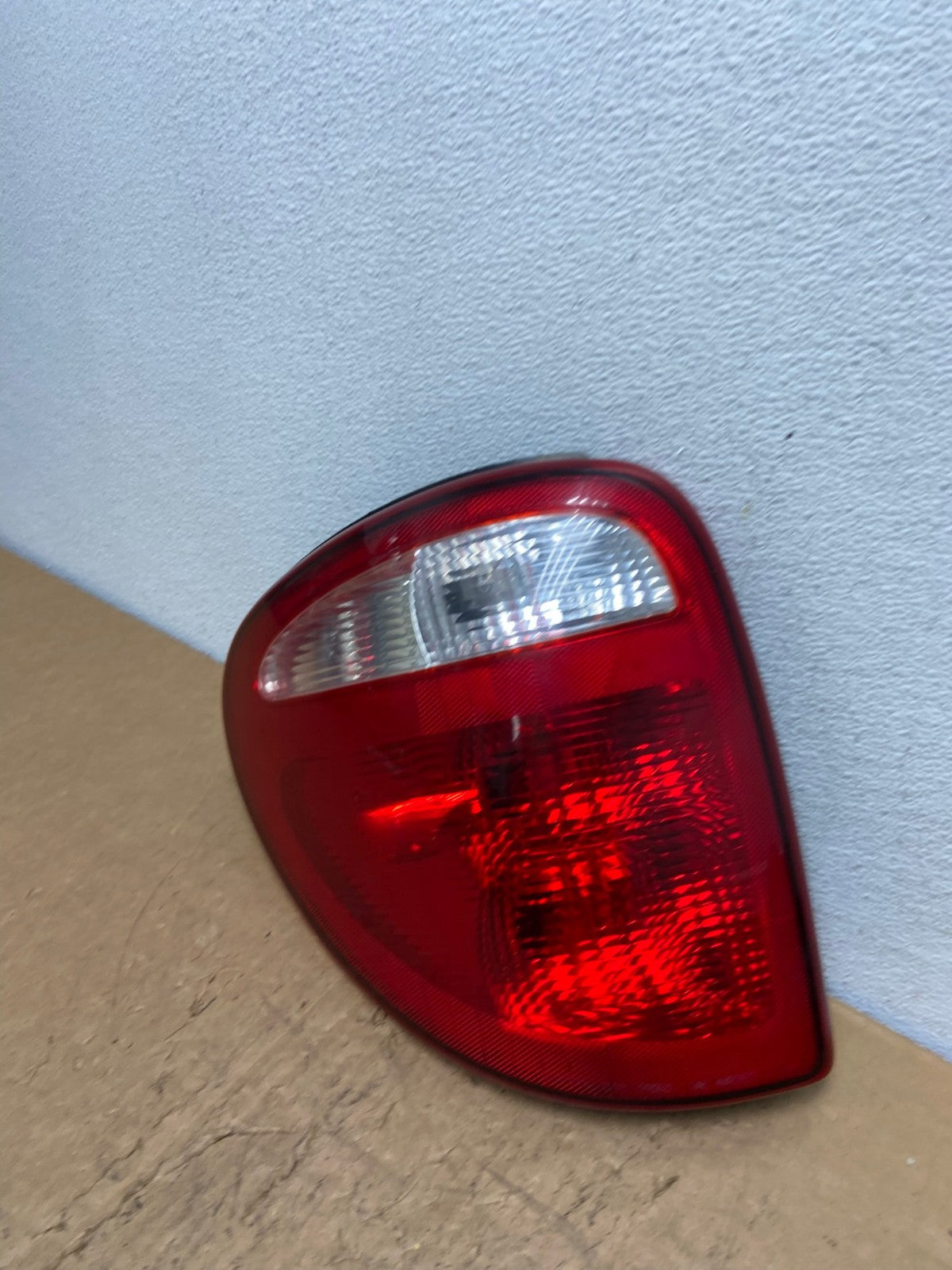 2001 2003 Dodge Grand Caravan Left Driver Lh Tail Light AD0669 LK1