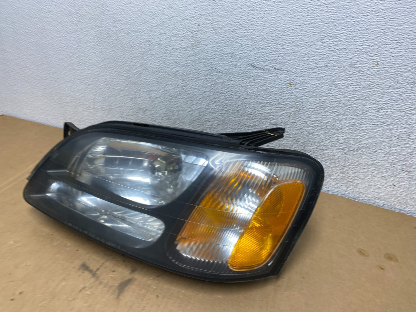 2001-2004 Subaru Legacy Outback Left Driver Lh Side Headlight AD2671 DW1
