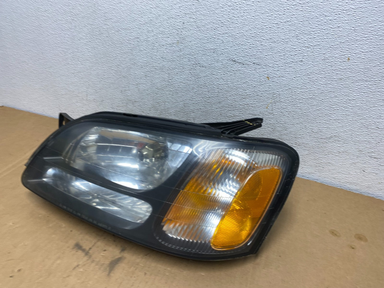2001-2004 Subaru Legacy Outback Left Driver Lh Side Headlight AD2671 DW1