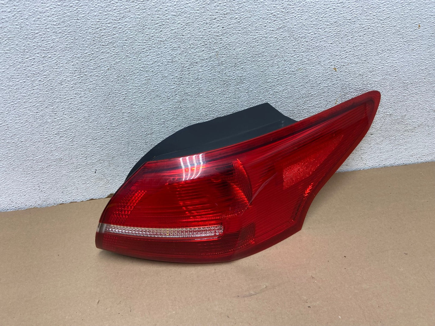 2015-2018 Ford Focus Sedan Halogen Tail Light Right Side Passenger AG3306 LK0