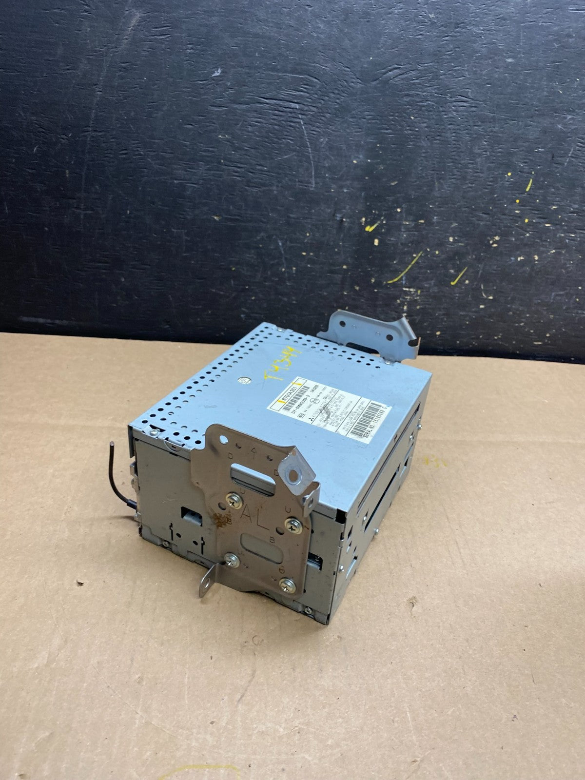 2011 2013 Mitsubishi Outlander AM/FM/CD/MP3 Radio Head Unit Receiver T4343 DG2