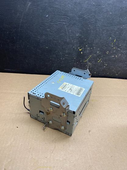 2011 2013 Mitsubishi Outlander AM/FM/CD/MP3 Radio Head Unit Receiver T4343 DG2