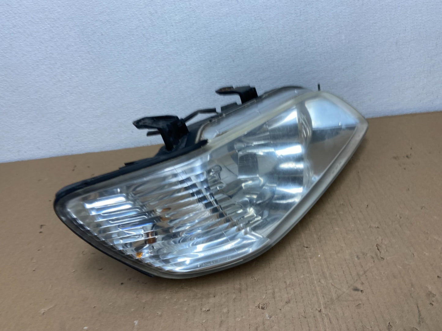 2002 - 2003 Mitsubishi Lancer Right Passenger Side Headlight Halogen AB6577 DW2