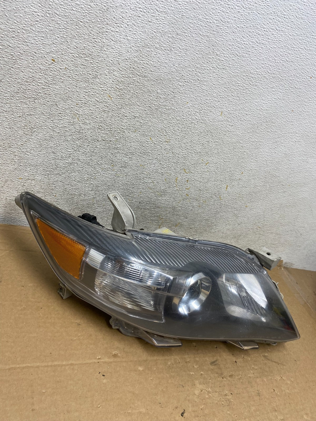 2010 - 2011 Toyota Camry Right Passenger RH Halogen Headlight AH8272 DW2