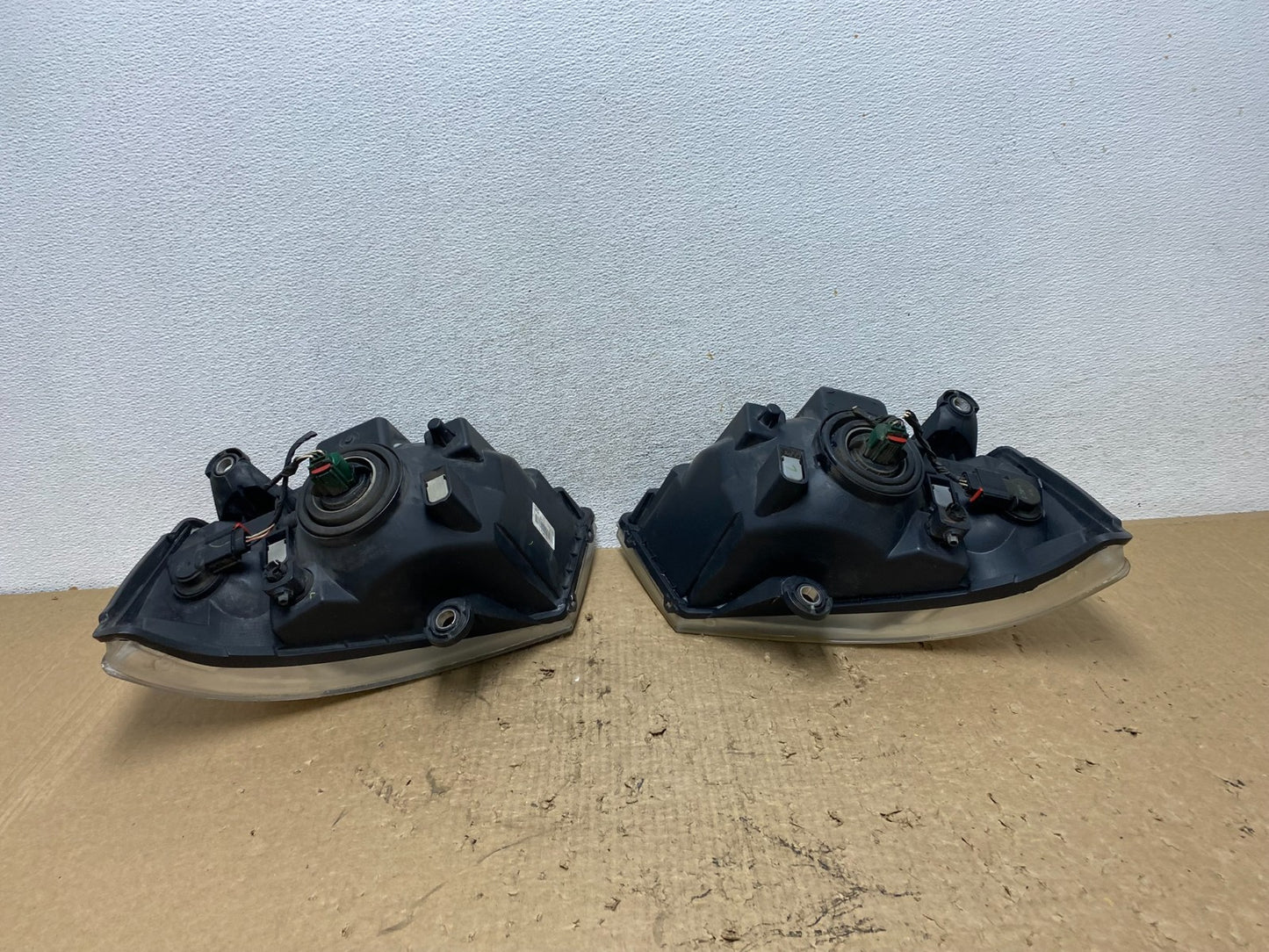 2008 to 2010 Dodge Caravan Left+Right Set Side Halogen Headlights AF8422 DW6