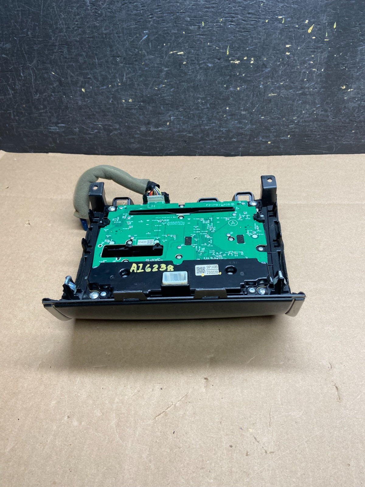 2013 to 2016 Nissan Pathfinder Radio Temperature Climate Control AI6238 DG3