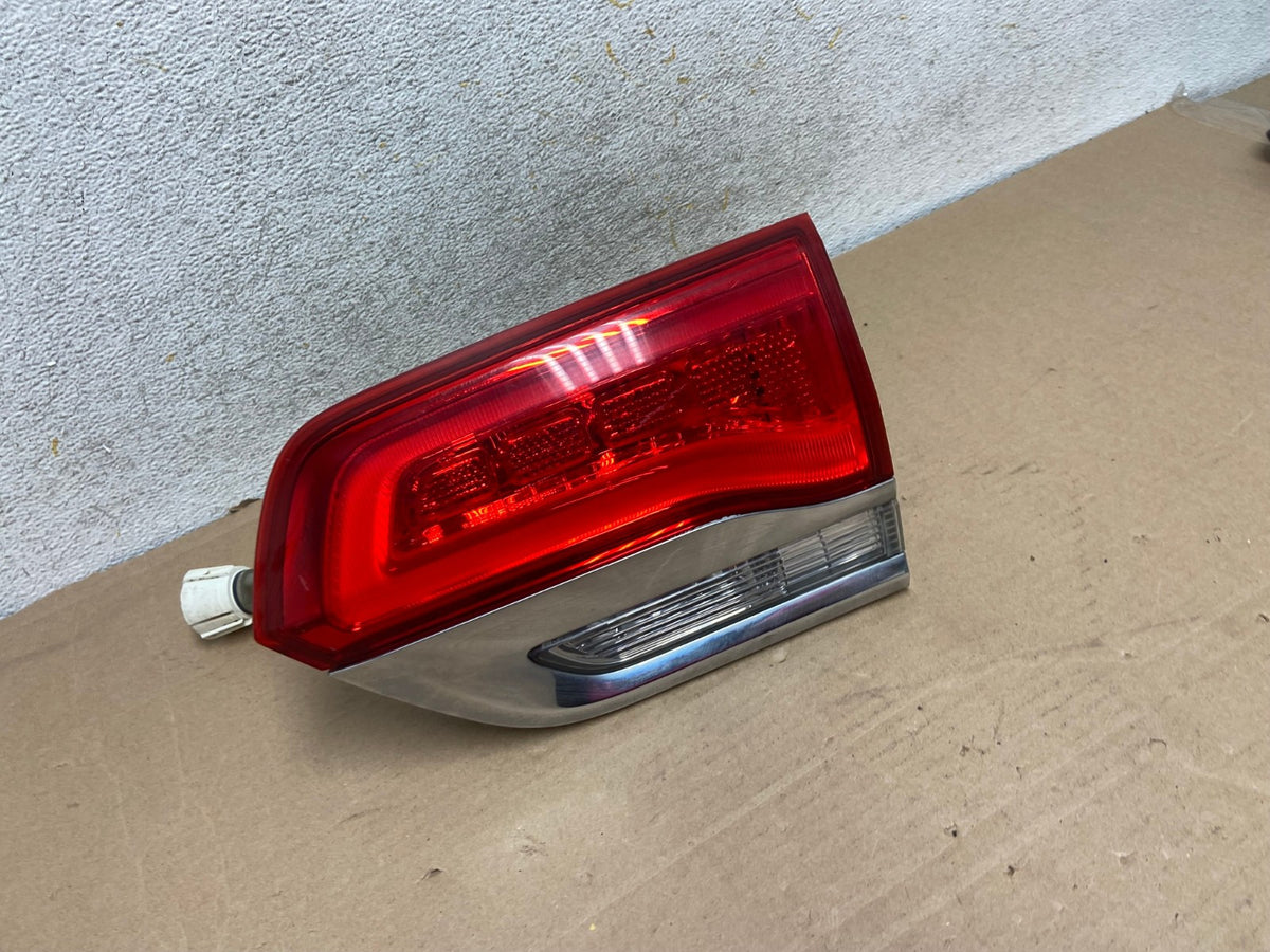 2014 - 2021 Jeep Grand Cherokee Right Passenger Inner Tail Light AH9357 LK2
