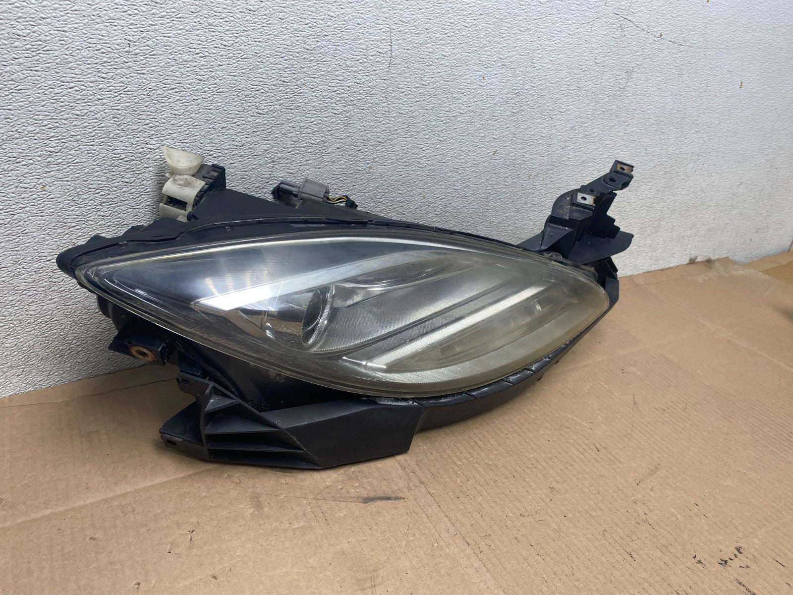 2009 - 2010 Mazda 6 Right Passenger Side Xenon Headlight Oem R6905 DW2
