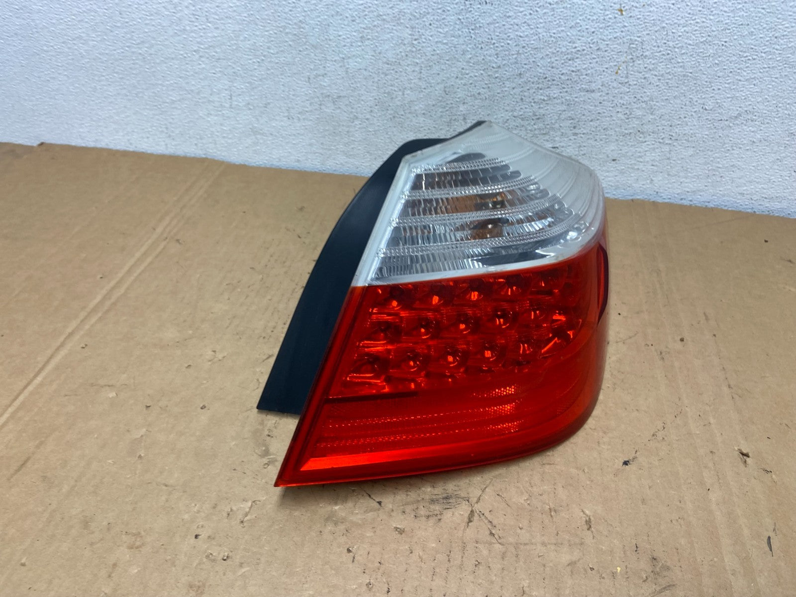 2009-2011 Hyundai Genesis Sedan Right Passenger RH Tail Light AD3161 DW2