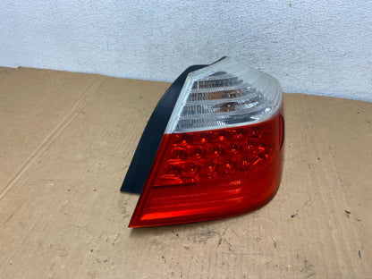 2009-2011 Hyundai Genesis Sedan Right Passenger RH Tail Light AD3161 DW2