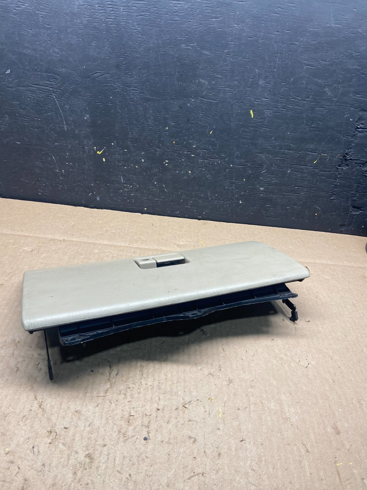 1995-1999 Toyota Avalon Front Dash  Storage Door Lid Cover Handle P5489 DG3