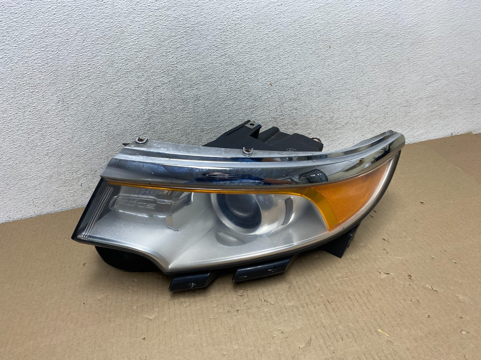 2011 to 2014 Ford Edge Front Left Driver Side Headlight Halogen AG5890 DW0