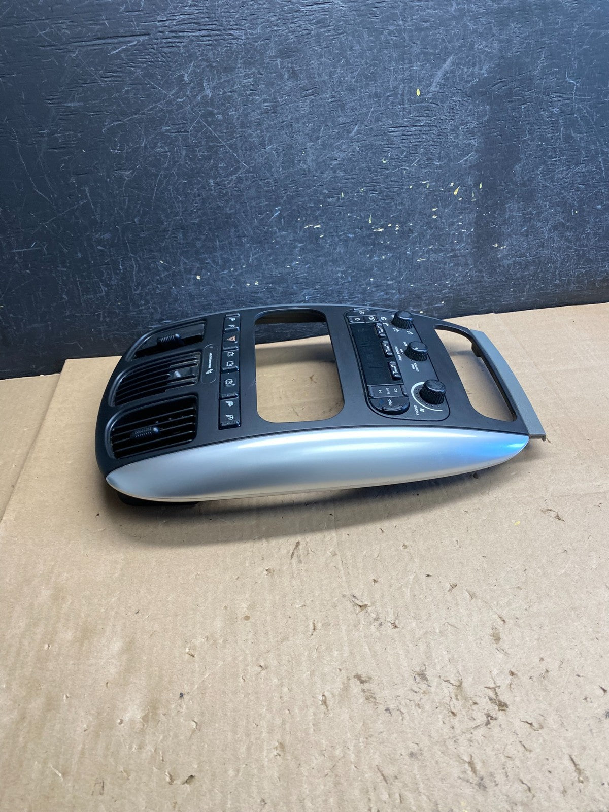 2004-2007 Chrysler Town Country Climate Control Panel Center Dash Trim ai3083 DG1