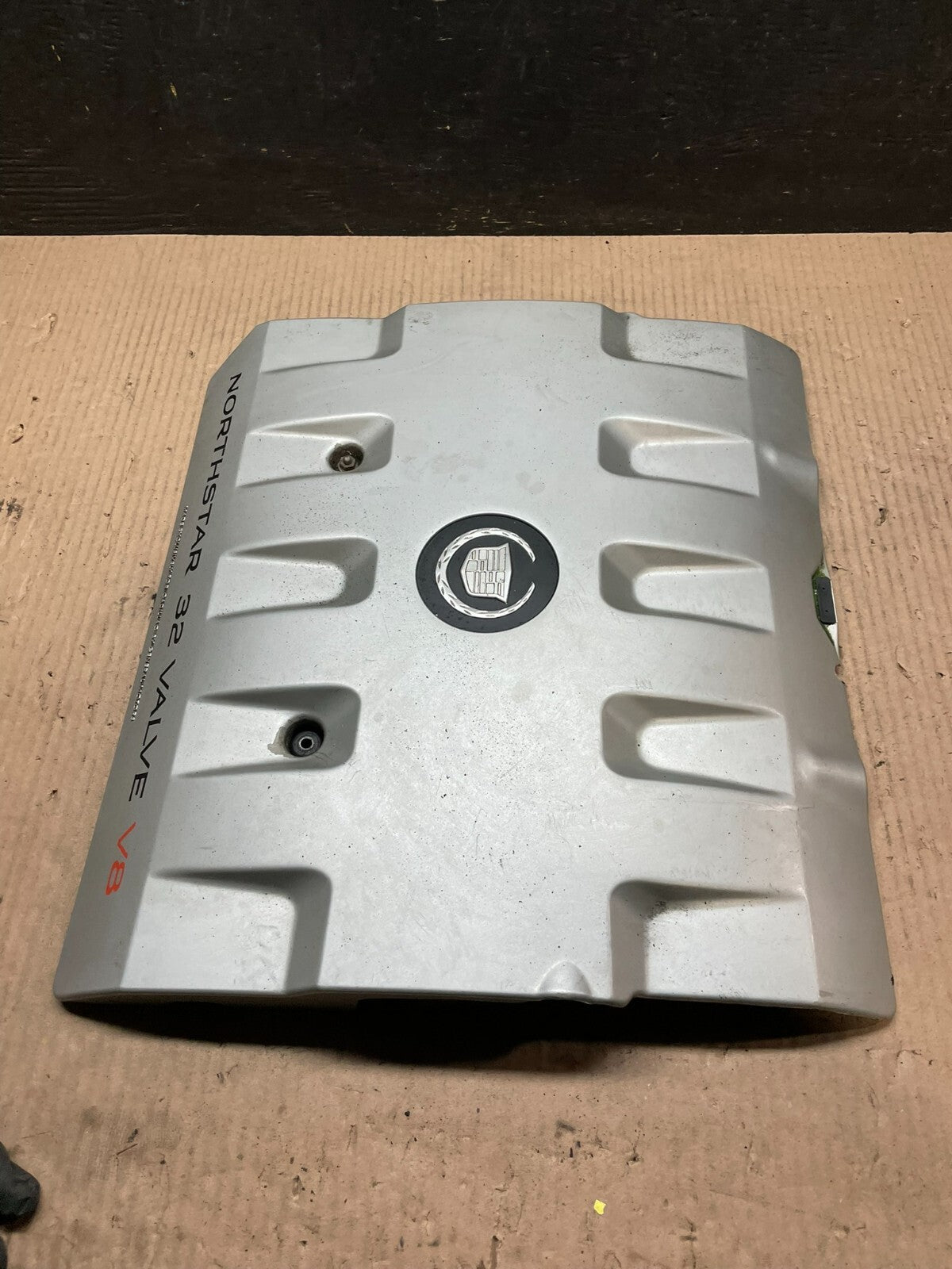 2001 to 2004 Cadillac Deville Seville Northstar Engine Motor Cover J3597 DG2