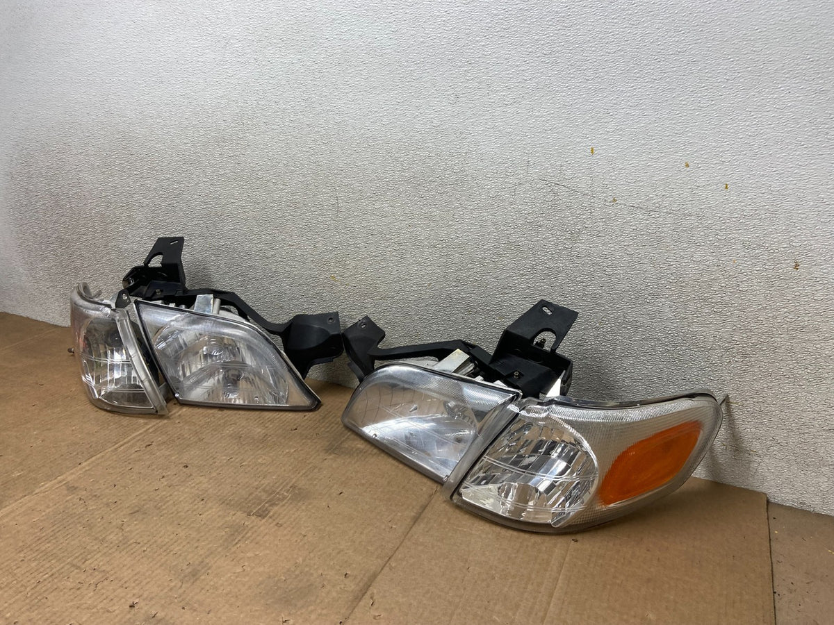 1997-2005 Pontiac Montana / Venture Left+Right Set Headlight Turn Sgn AA6501 DG1