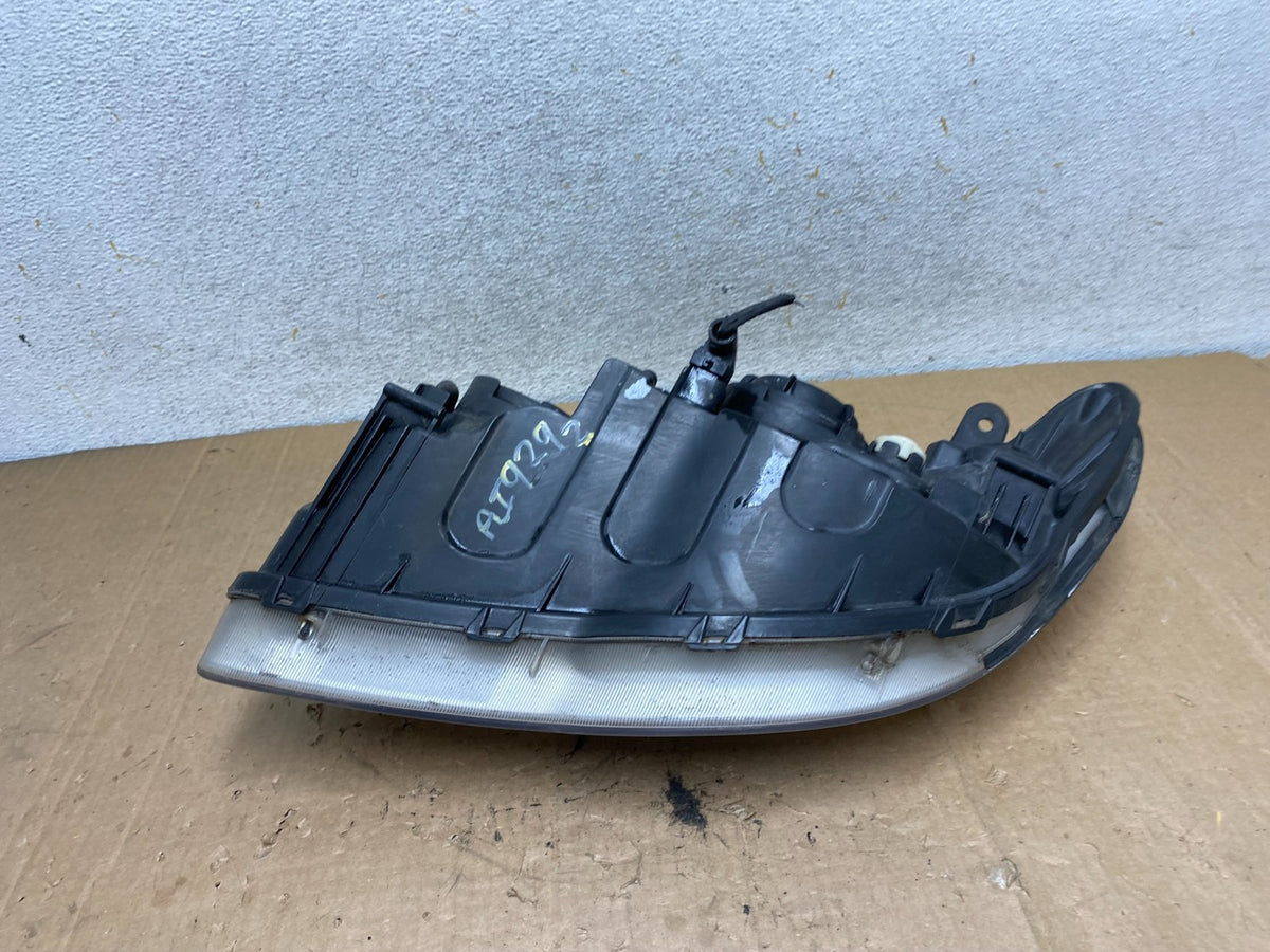 2007 2008 2009 2010 Hyundai Elantra Right Passenger Side Headlight AI9292 LK7
