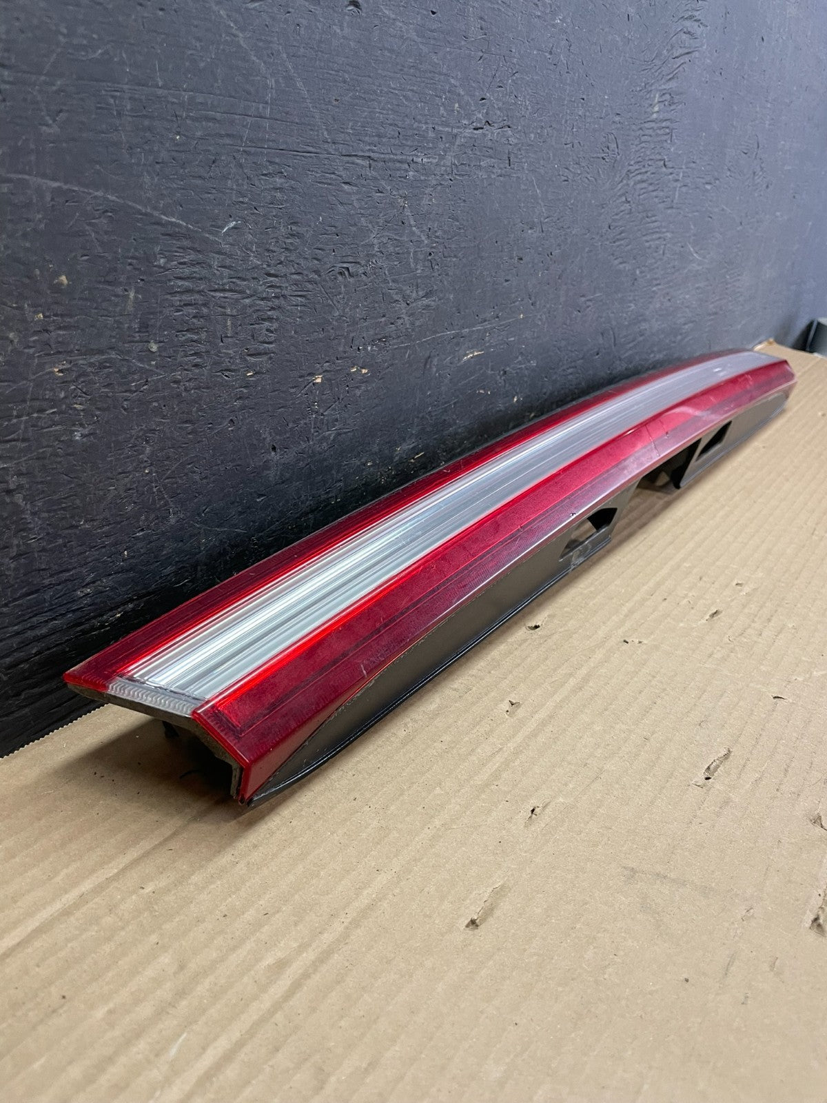 2011 - 2013 Honda Odyssey Center Trunk Liftgate Tailgate Tail Light OE af3338 DG3