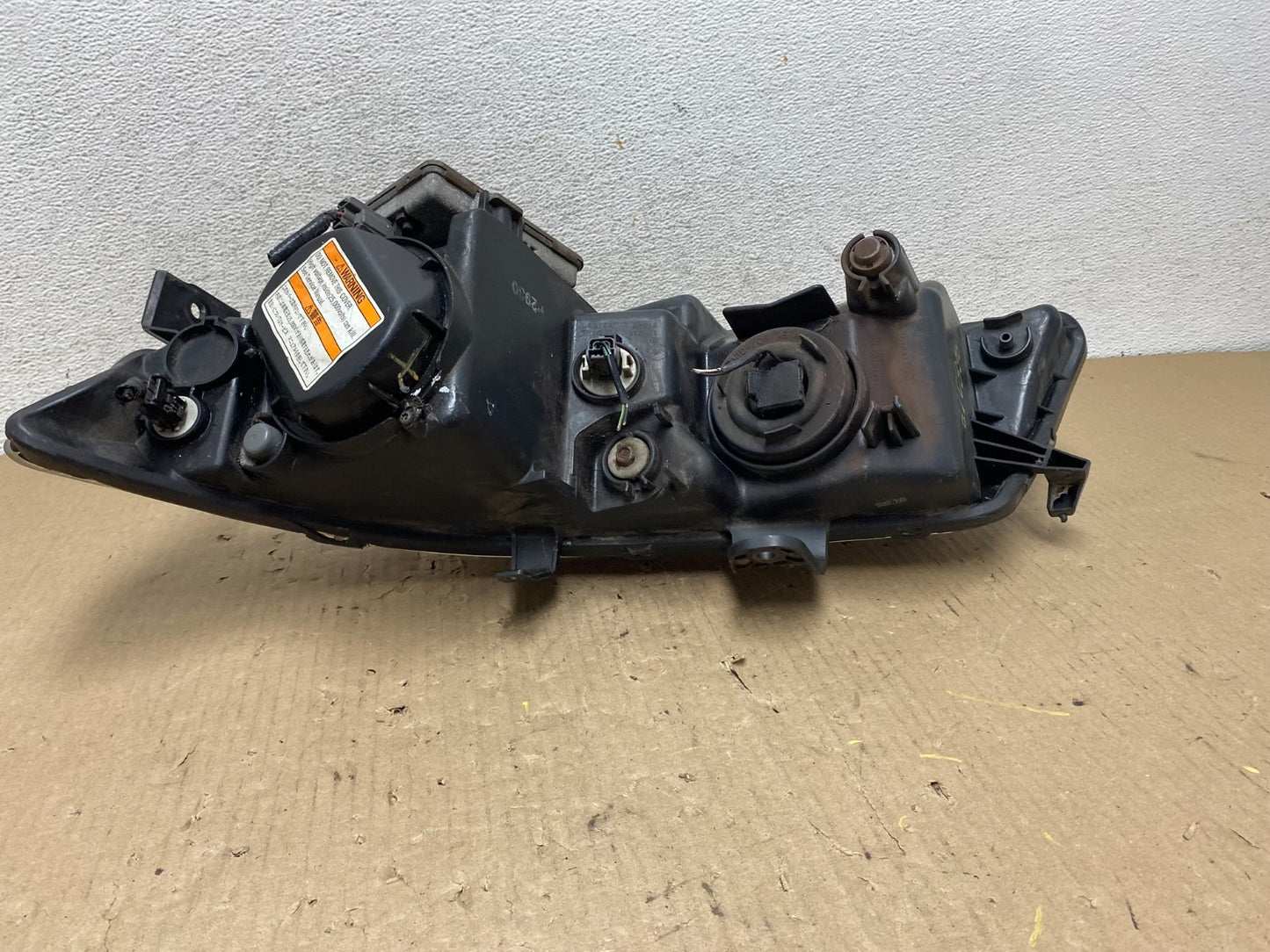 2004 to 2006 Acura TSX Right Passenger RH Side Xenon HID Headlight AG8017 DW8