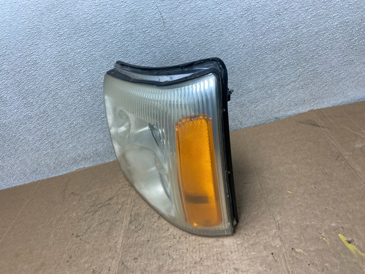 2002 to 2006 Cadillac Escalade Left Driver Lh Xenon HID Headlight Oem AA2689 PS1