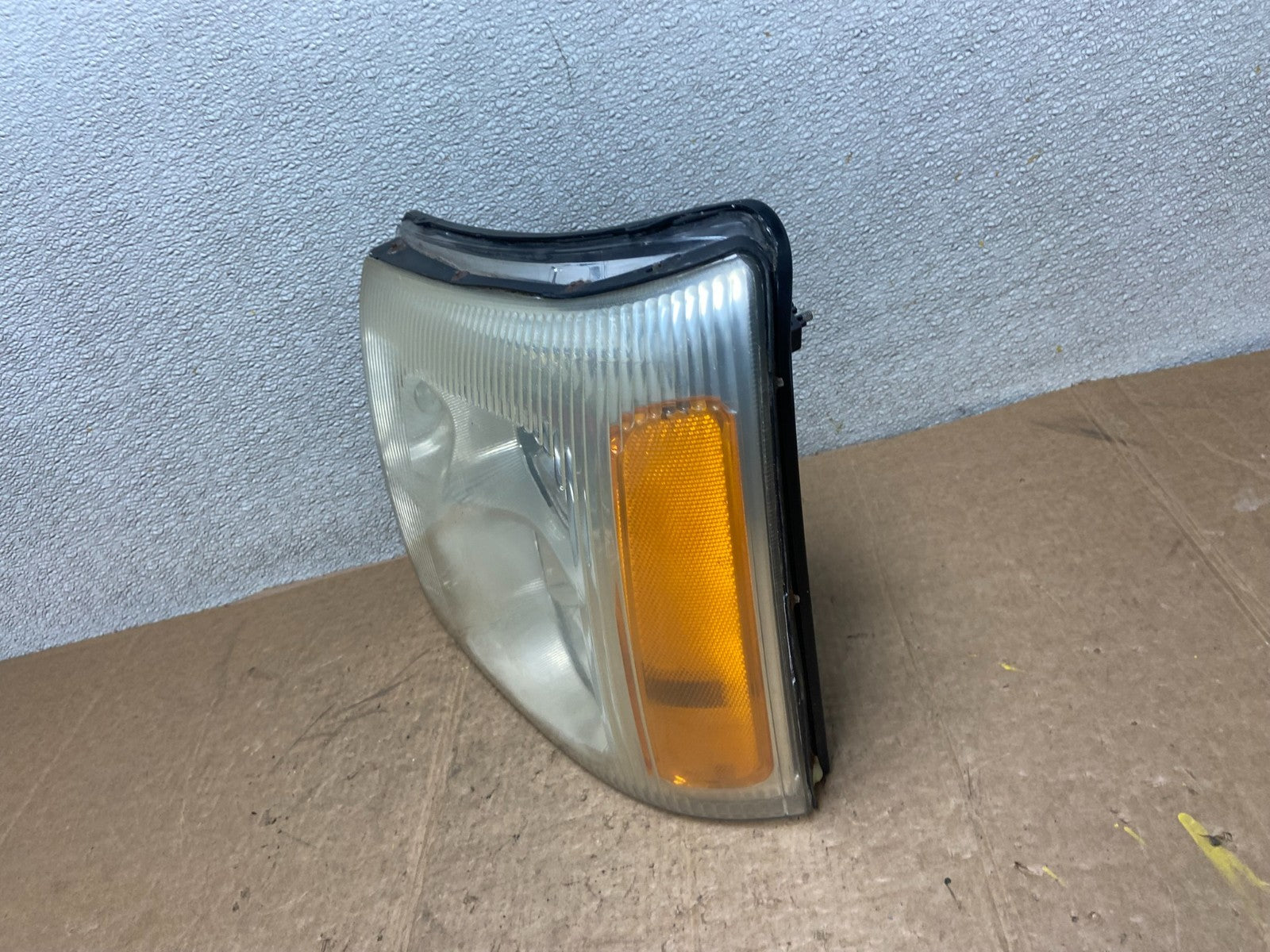 2002 to 2006 Cadillac Escalade Left Driver Lh Xenon HID Headlight Oem AA2689 PS1