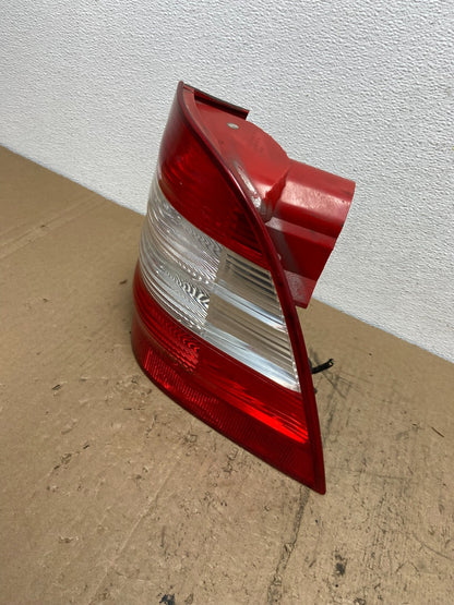 2002-2005 Mercedes ML 350 Ml-Class Right Passenger Rh Side Tail Light AC7349 DW1